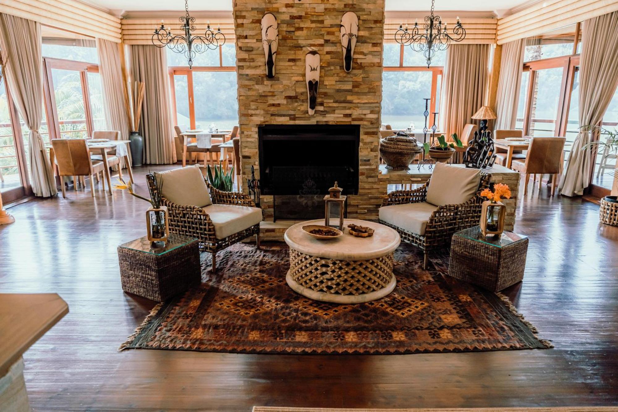 Bambuu Lakeside Lodge ヘイジービュー エクステリア 写真