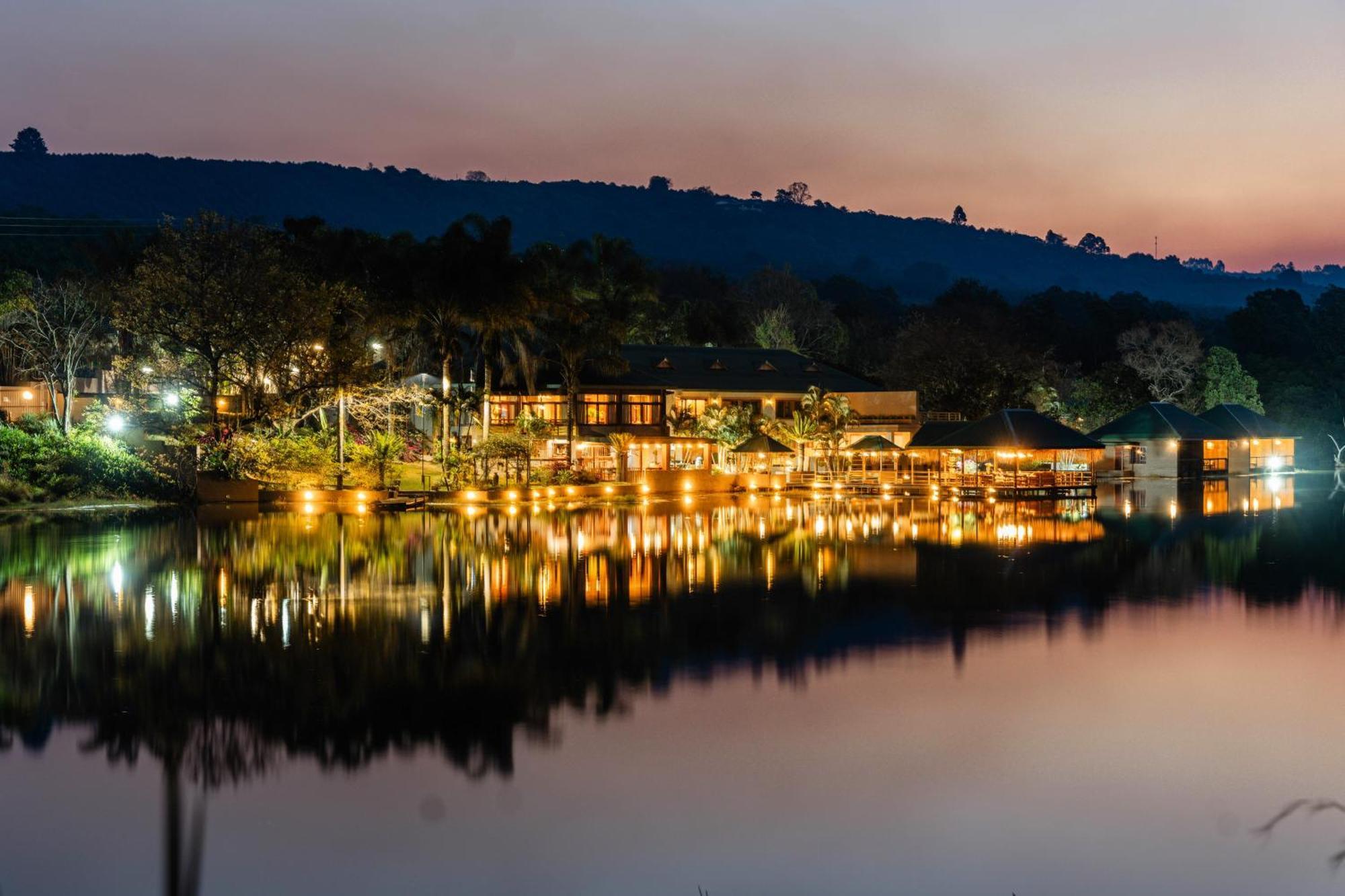 Bambuu Lakeside Lodge ヘイジービュー エクステリア 写真